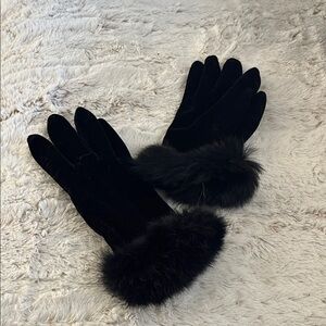 Elegant Black Fur-Trimmed Gloves